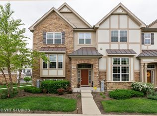 327 Saunders Cir, Carol Stream, IL 60188