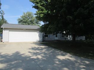 195 Maple St, Millersburg, IN 46543