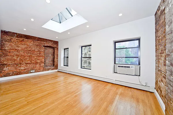 Rented by Isen & Company : Real Estate Advisors | media 14