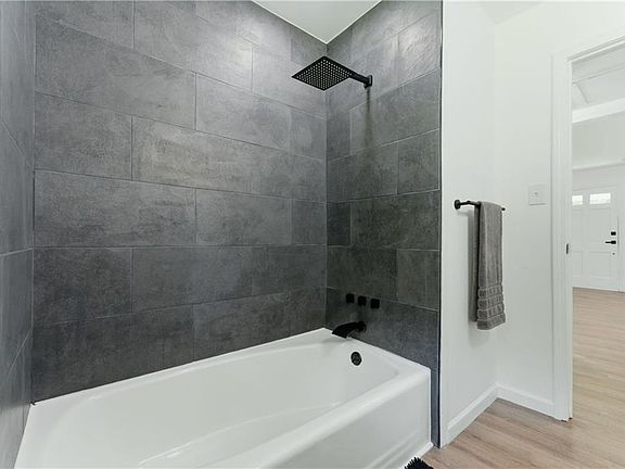 5th image of 213 Wilbanks Cir