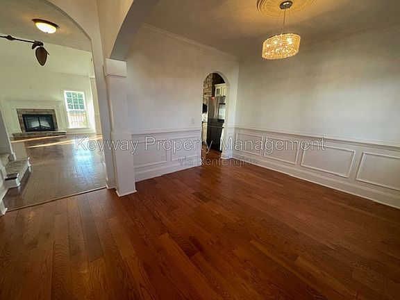 3rd image of 880 Willow Lk