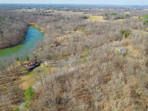 19 Lake Hayes Estates Rd, Trenton, TN 38382