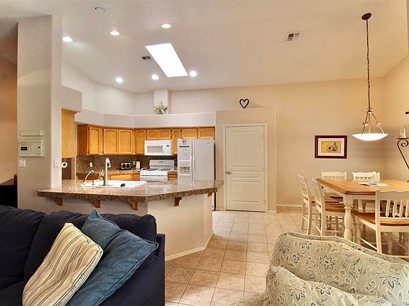 4th image of 2657 S Gardenia Ave