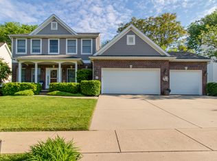 5 Tangle Oaks Ct, Bloomington, IL 61705