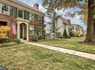 45 Devonshire Sq, Mechanicsburg, PA 17050