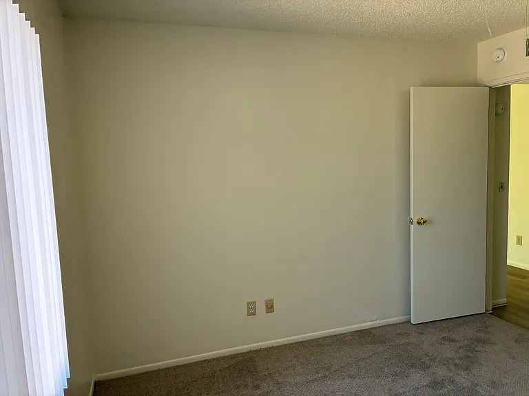 3672 W Oakland St — Photo 32