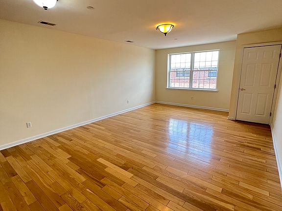 5th image of 478 Essex St APT E