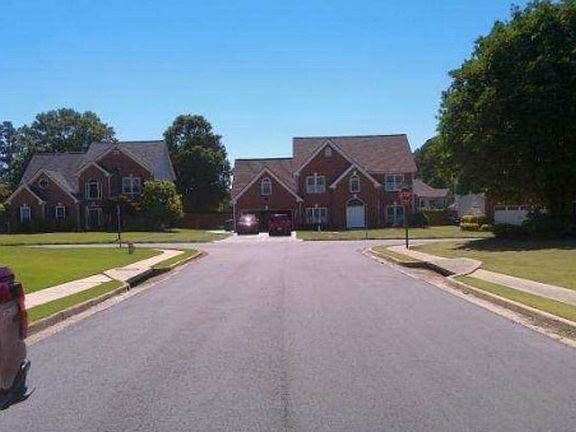 Exterior Neighborhood (street photo)