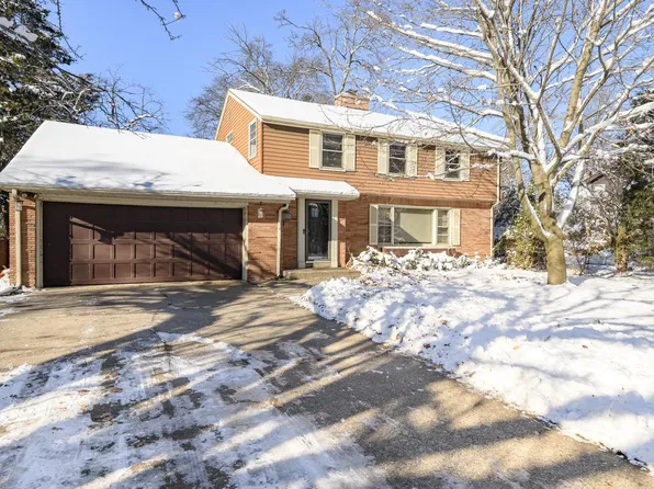 902 Lake DRIVE, South Milwaukee, WI 53172
