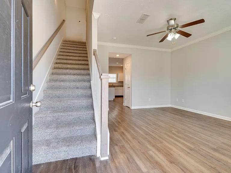 810 Staten Dr — Photo 3