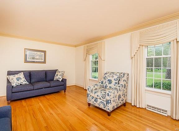 4th image of 10241 Korona Dr