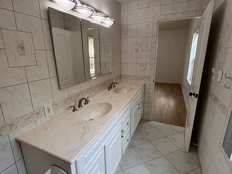 1560 Galveston St — Photo 41