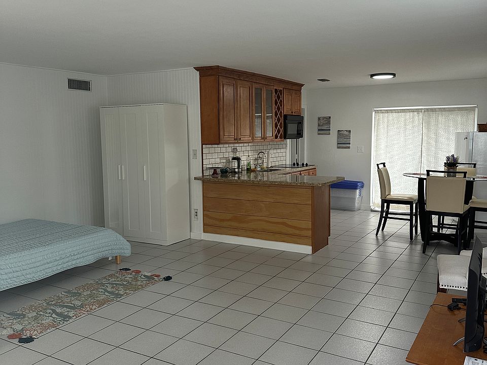 1st image of 506 SW 18th Ct