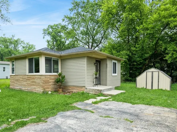 332 Lily Ln, McHenry, IL 60051