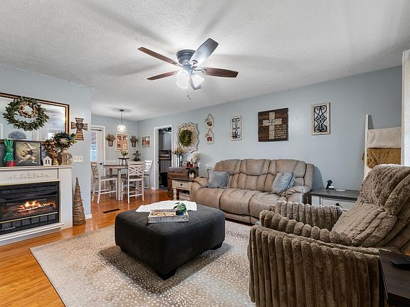 5th image of 613 Vine St