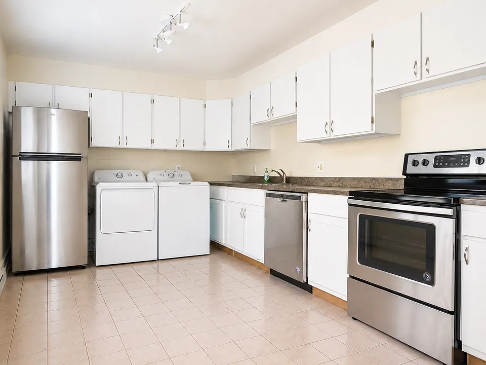 406 Montgomery Ave