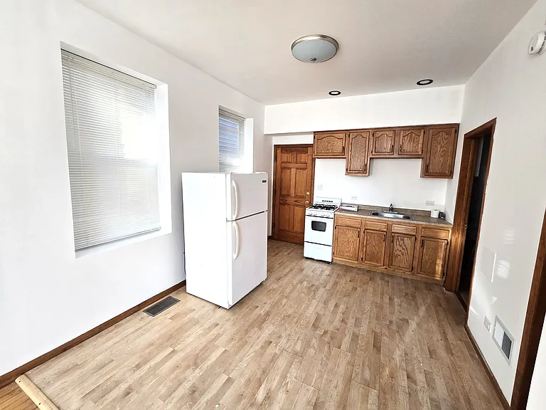3402 S Aberdeen St #1F — Photo 2