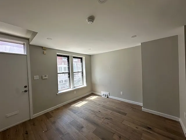 2723 Sears St — Photo 3