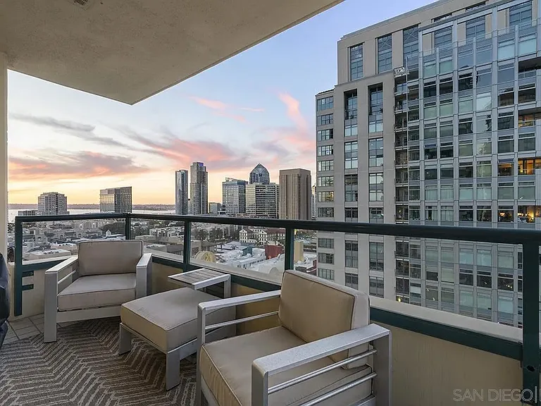 555 Front 1501 #1501 — Photo 59