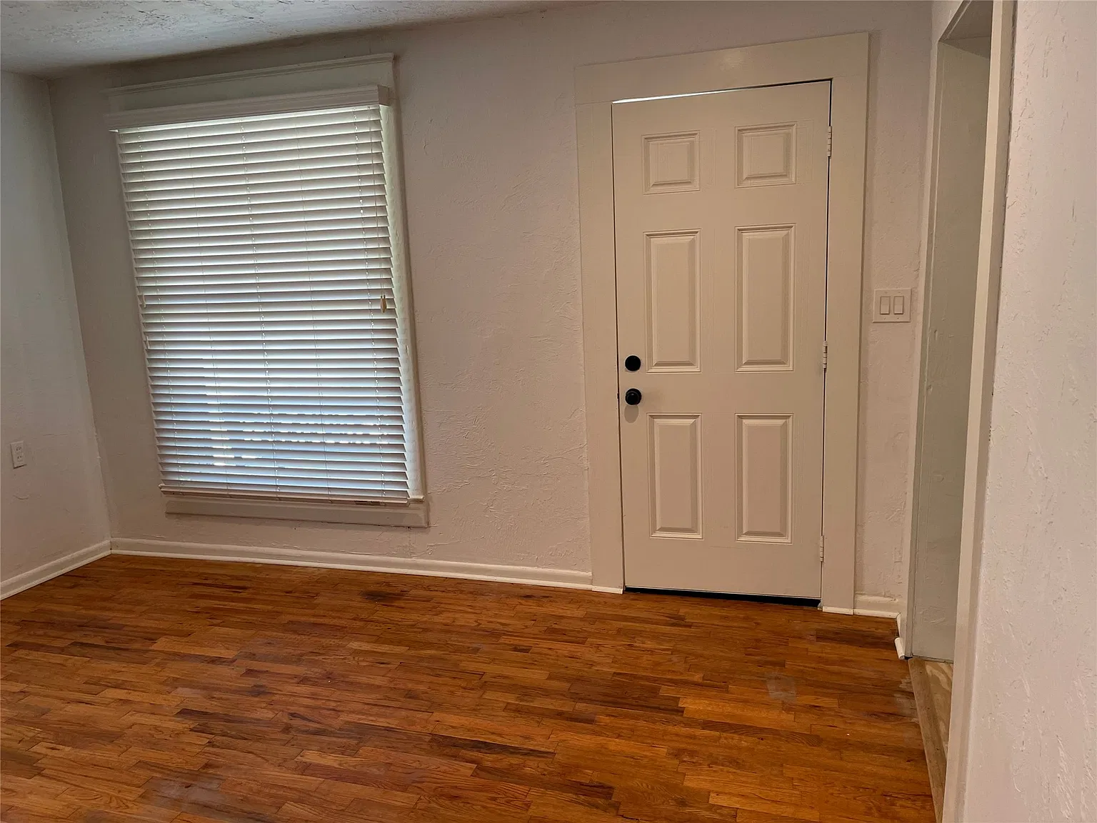 3 bed, 2.0 bath, 1321 sqft, $1,250 — Photo 4