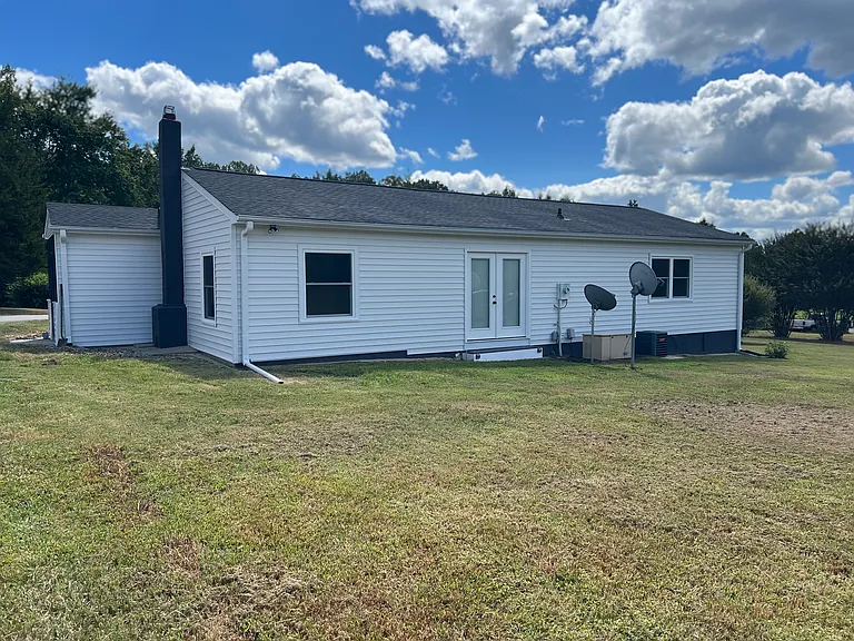 1630 Arrowhead Rd — Photo 2