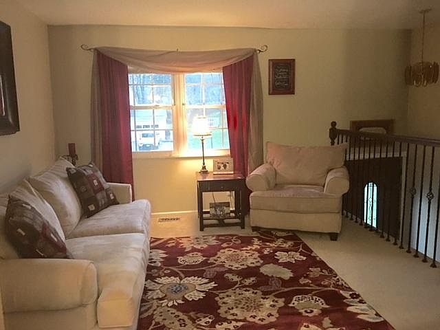 1st image of 117 Setzer Dr
