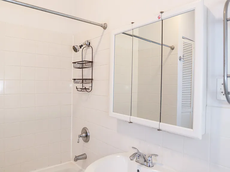 1449 W Argyle St #2 — Photo 7