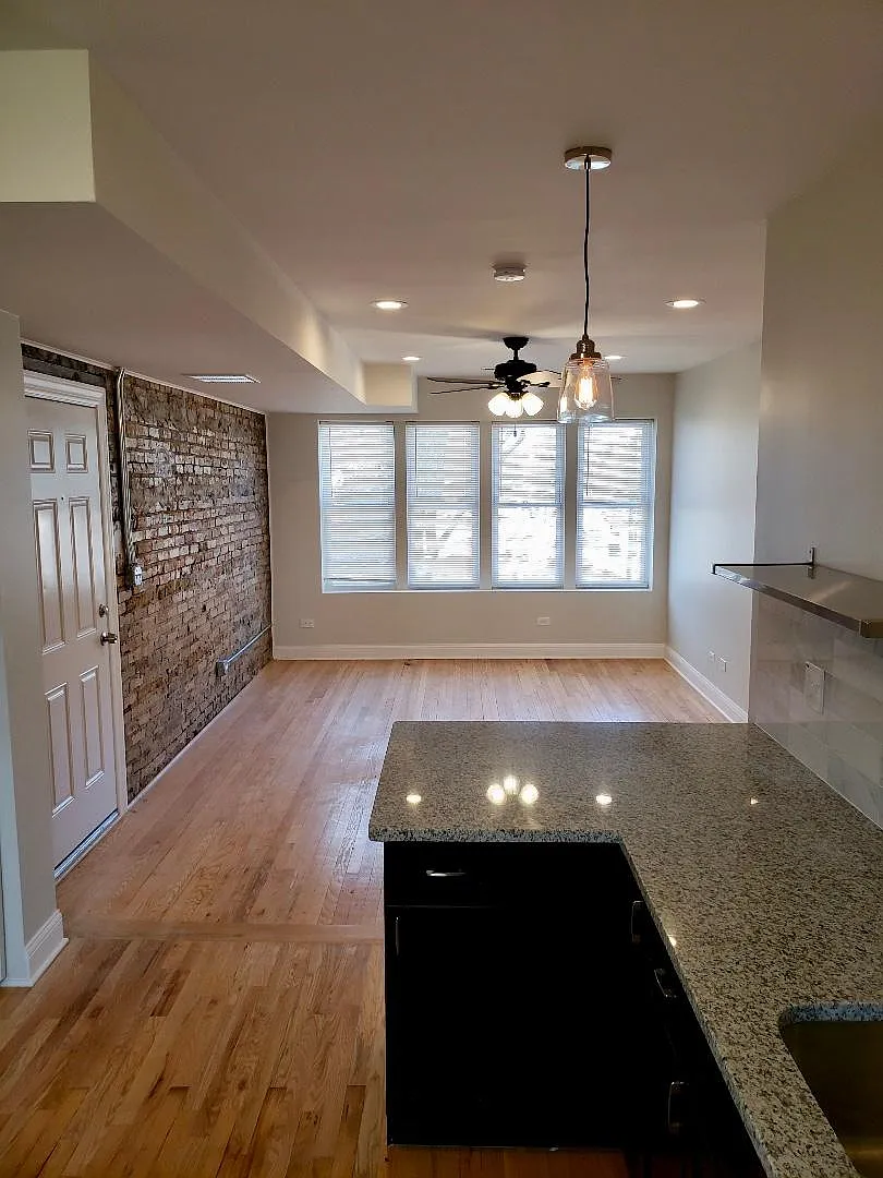 2 bed, 900 sqft, $1,650 — Photo 2