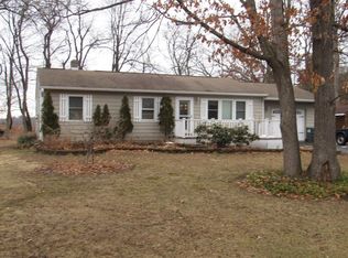 101 Oak Leaf Dr, Stuyvesant, NY 12173