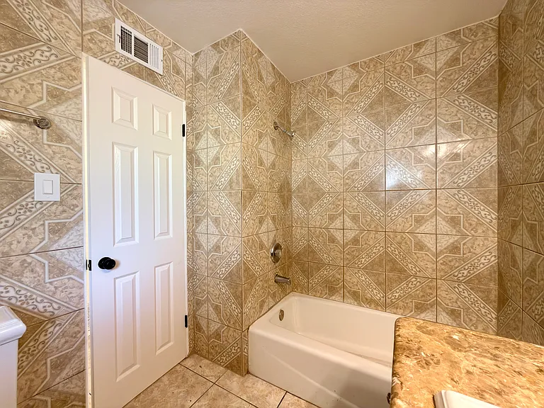 1268 W Avenue H12 — Photo 19