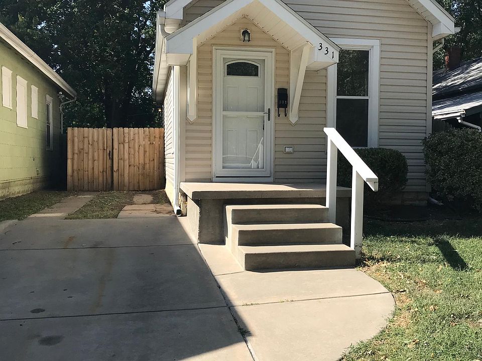 Tiny, but great street appeal. Cute as can be!