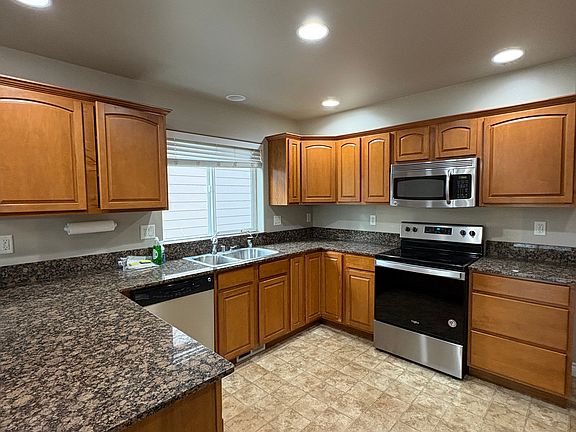 3rd image of 834 E Kellogg Rd