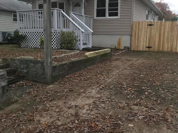 7 Pearl Dr, Howell, NJ 07731