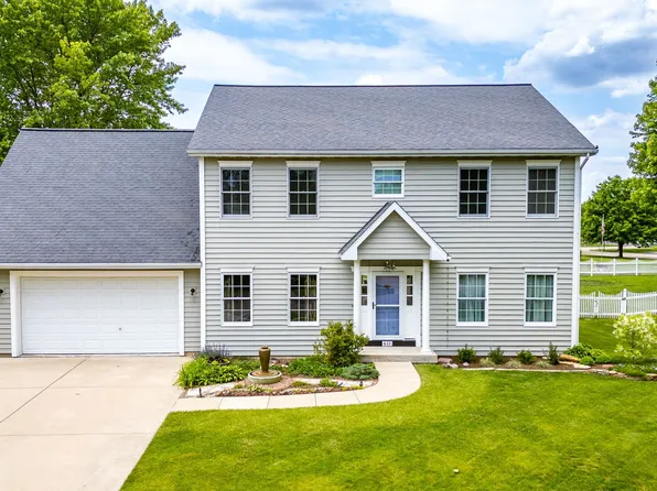 631 Prairie View Ln, Hinckley, IL 60520