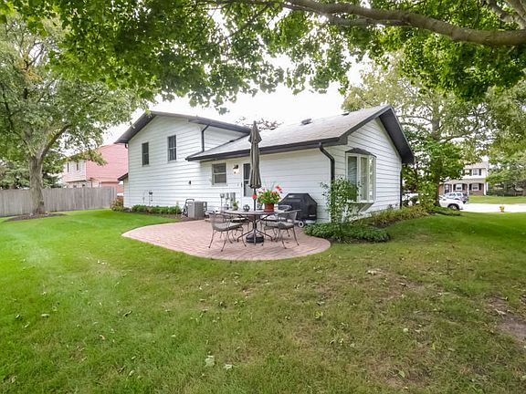 3rd image of 4828 Dorothy Ct