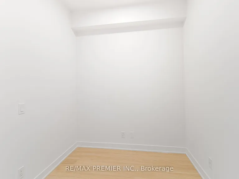 30 Upper Mall Way #909 — Photo 12