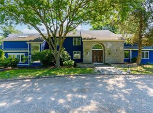 22 Sasqua Rd, Norwalk, CT 06855