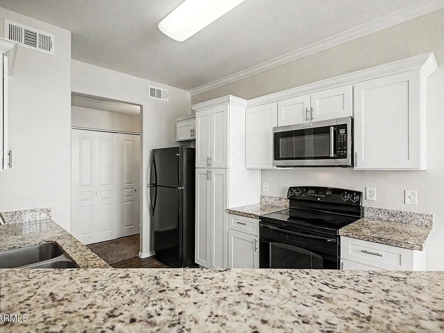 3 bed, 2.0 bath, 1212 sqft, $1,800 — Photo 3