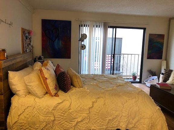 3rd image of 440 8th St #5