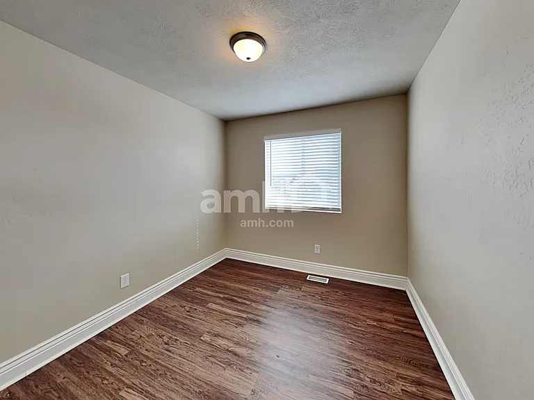 228 W Cedar Grove Ln — Photo 16