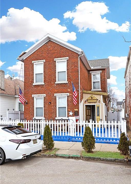 1st image of 108 Samuel St