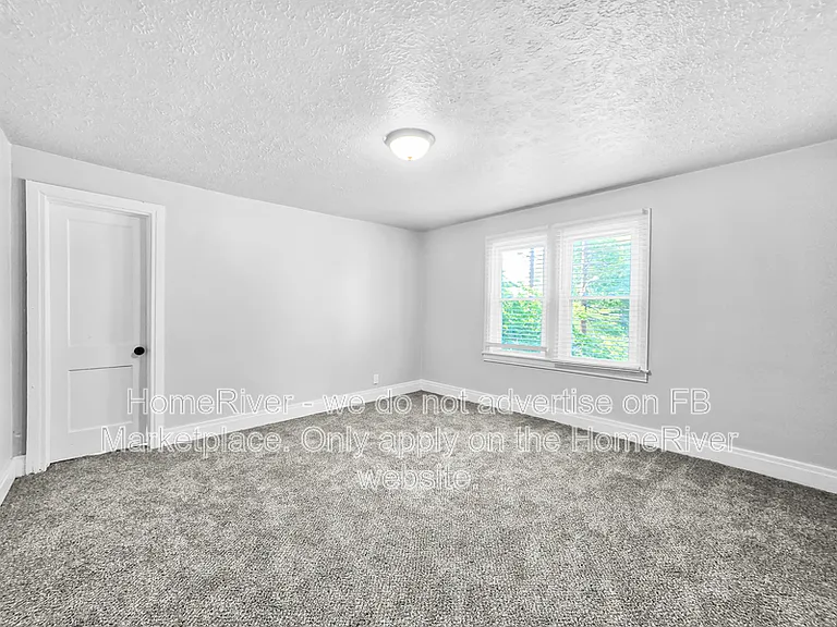 2304 Rockford Ln — Photo 7