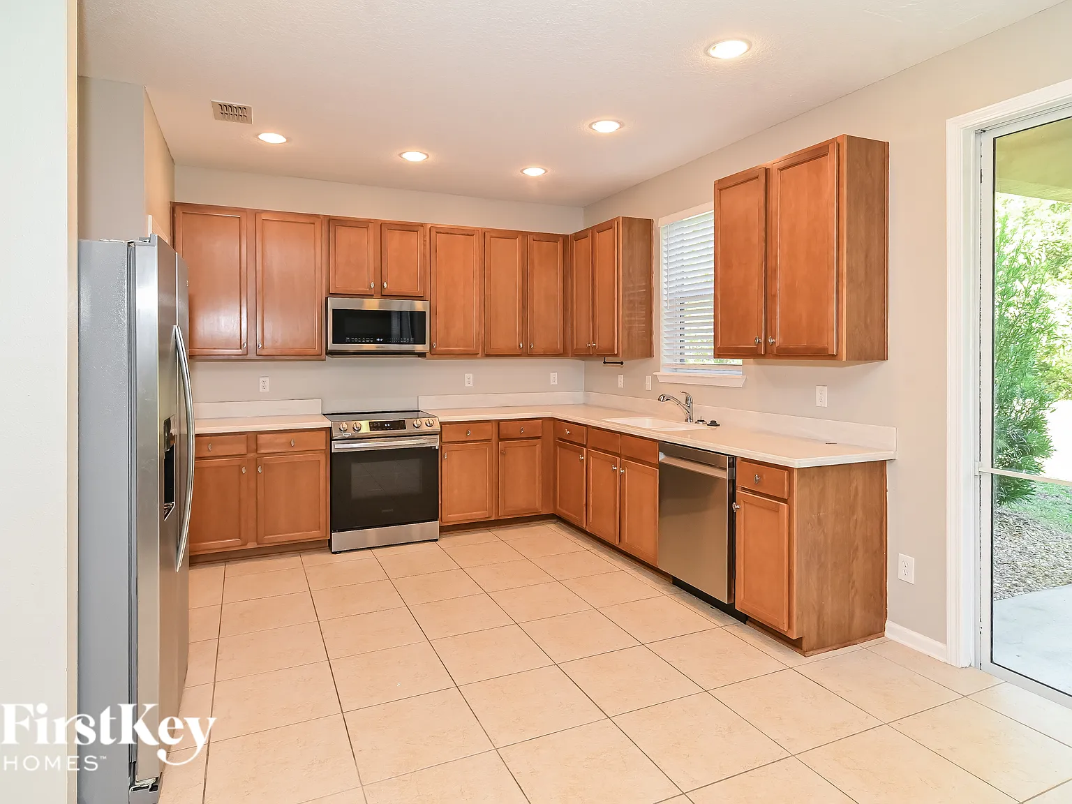 3 bed, 2.5 bath, 2084 sqft, $2,670 — Photo 4