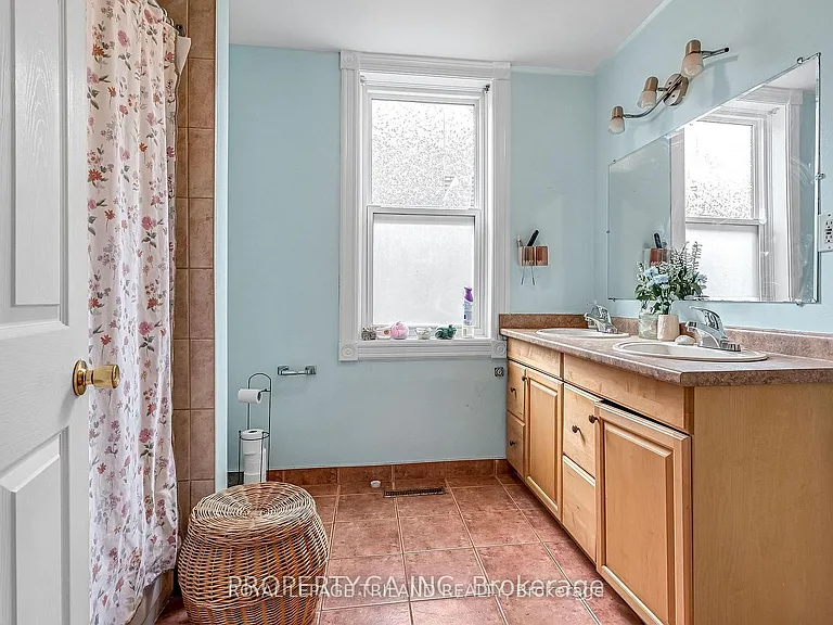 23 Saunby St #A — Photo 14