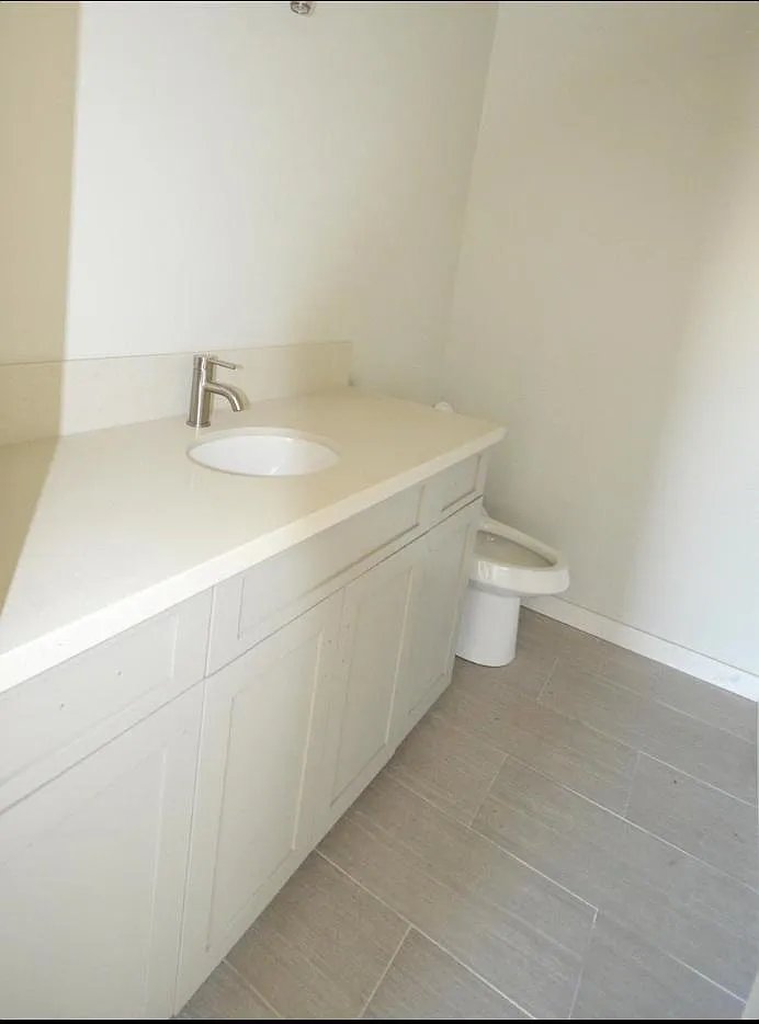 2519 Voorhees Ave — Photo 4
