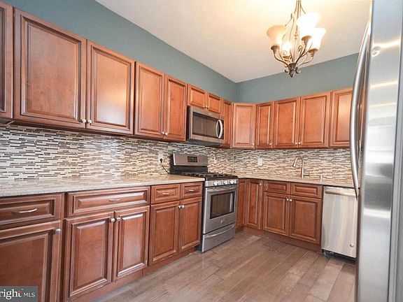 4th image of 3292 Miller St