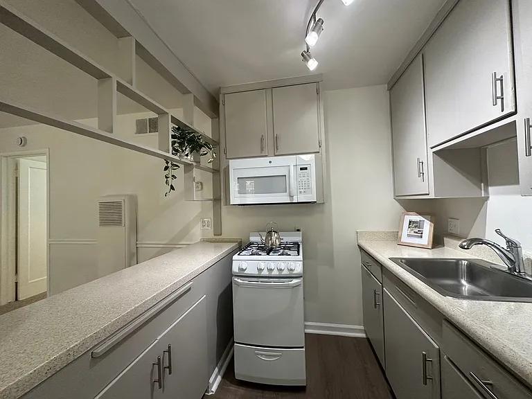 Live Where Downtown Meets Midtown at 1808 N Street — Photo 41