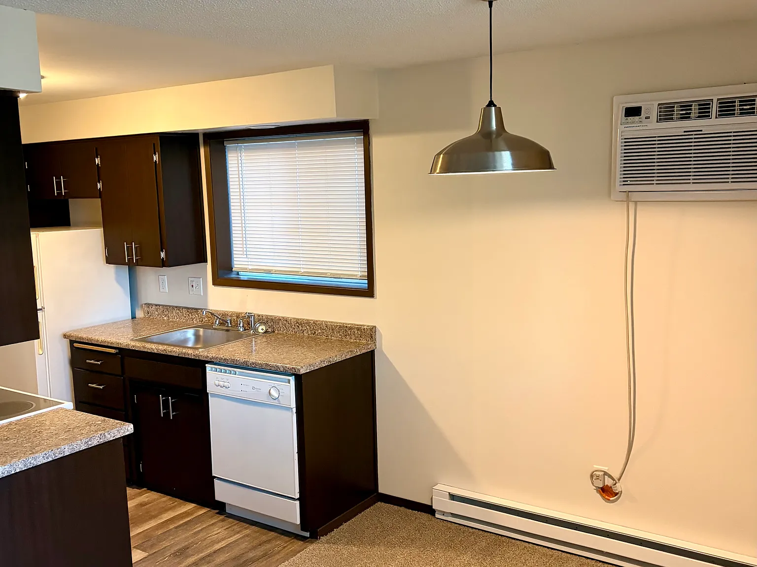 2 bed, 970 sqft, $1,600 — Photo 4