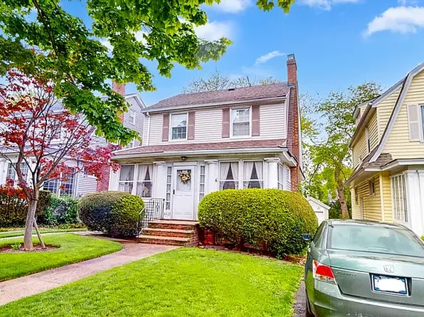 8425 115th St, Richmond Hill, NY 11418