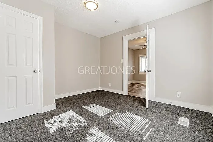 3 bed, 1.0 bath, 979 sqft, $1,022 — Photo 4
